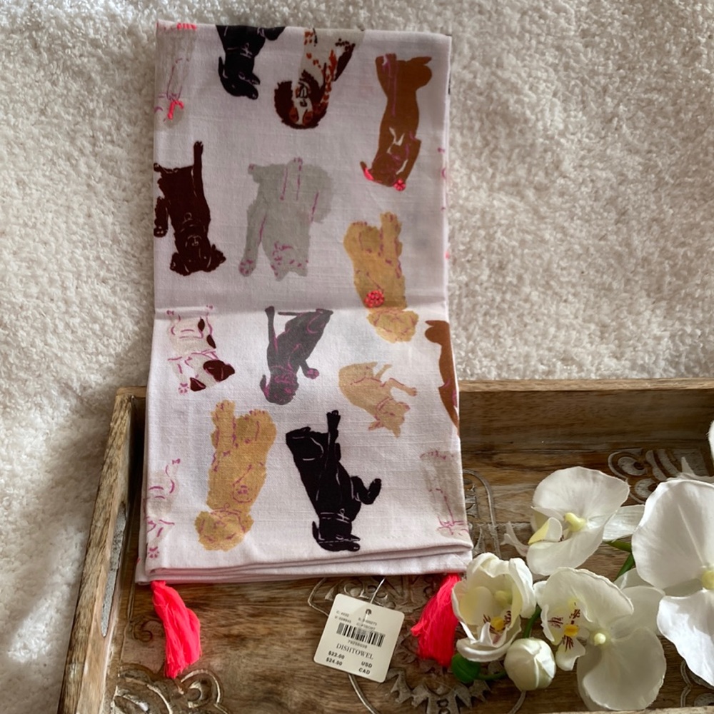 Towel from💕Anthropologie✨Hot✨Pink✨Details💕with✨beautiful✨embroidery✨